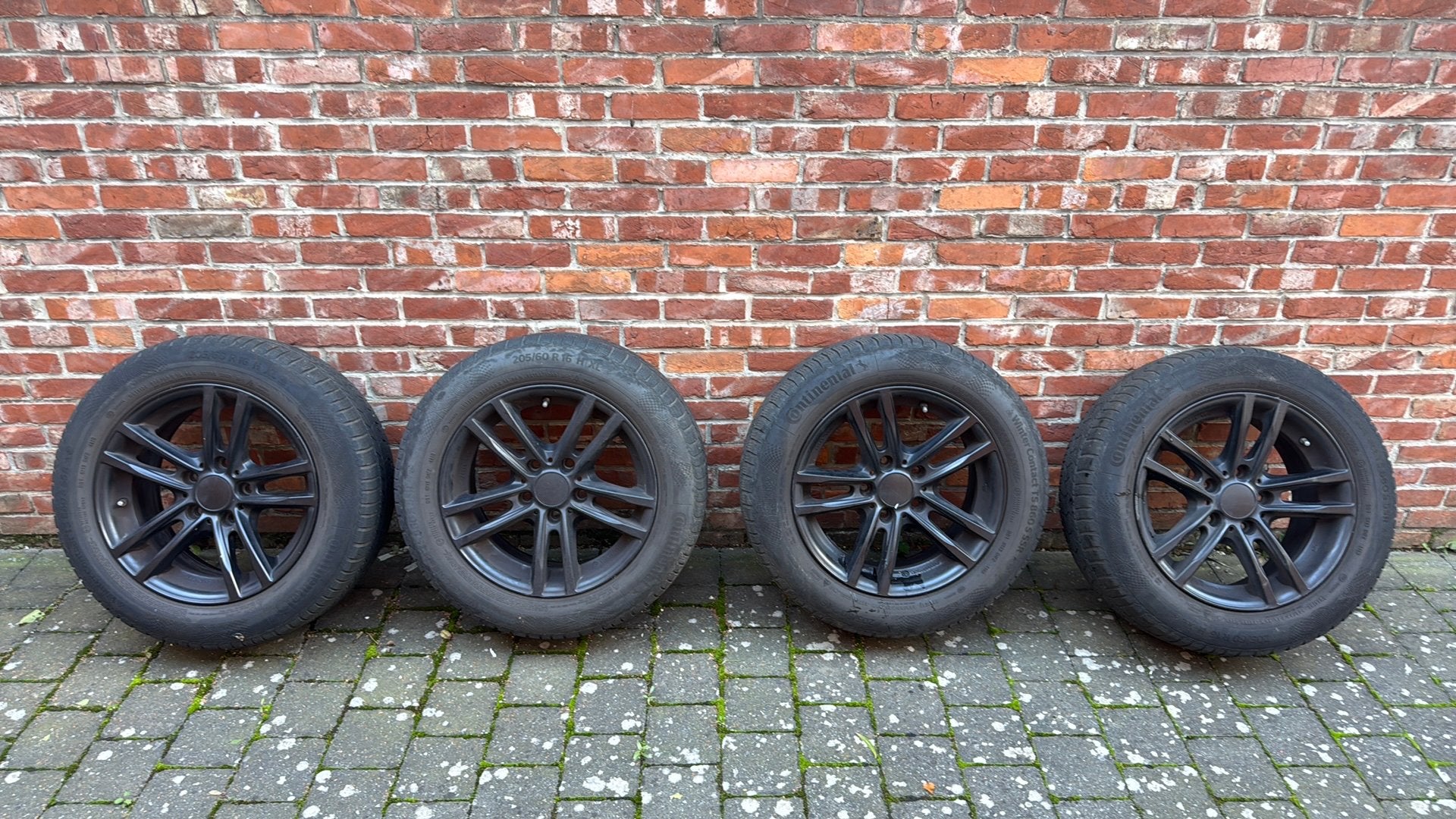 Jantes noires magnifiques avec pneus d'hiver Continental, Autos : Pièces & Accessoires, Pneus hiver, 16 pouces, Véhicule de tourisme