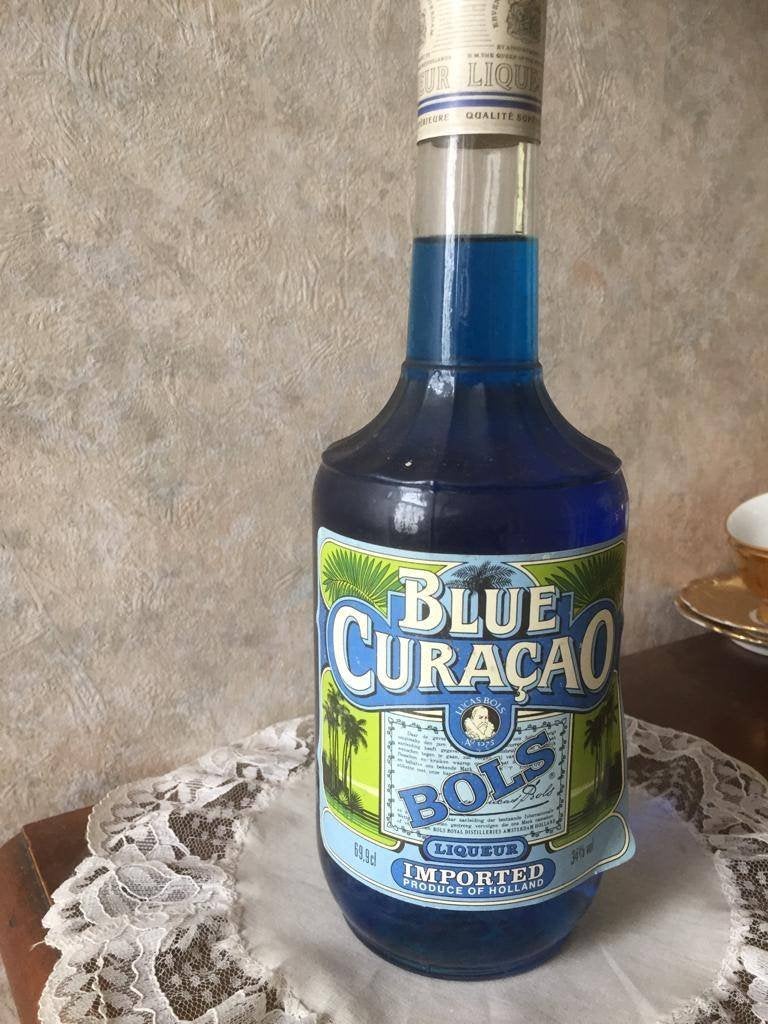 Oude fles likeur Blue Curaçao  Bols  70 cl., Verzamelen, Ophalen, Vol