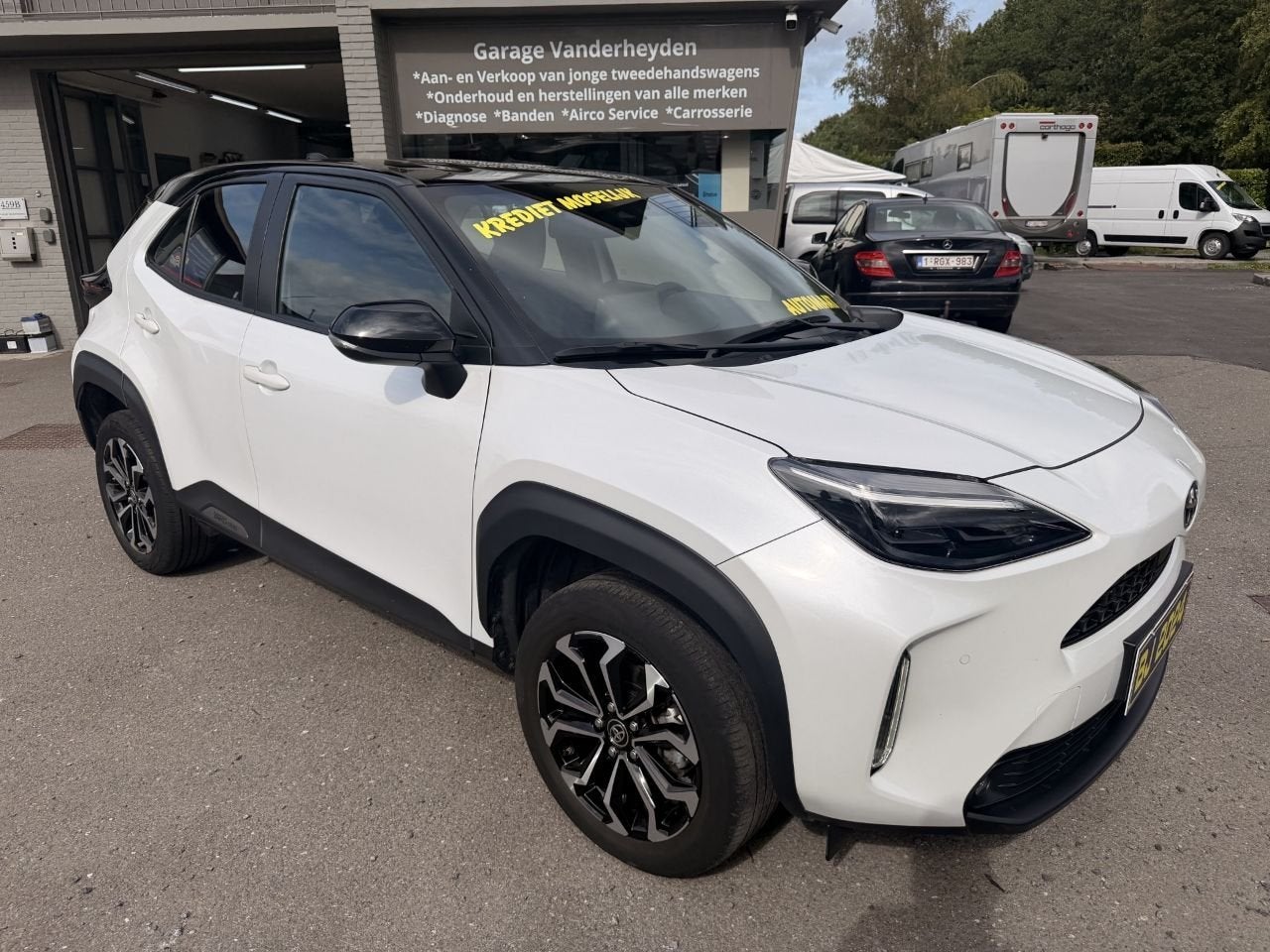 Toyota Yaris Cross Hybrid 1.5i VVT-i E-CVT AUTOMAAT 2 JAAR G, Auto's, Stof, Gebruikt, Euro 6, Bedrijf