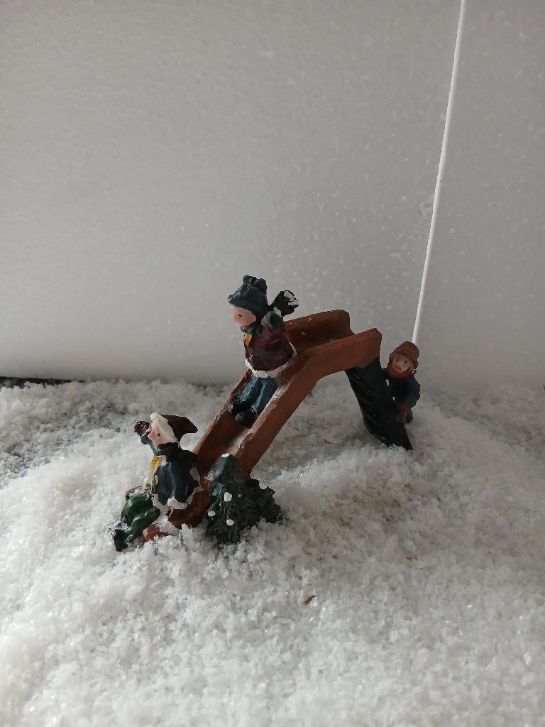 Kerstdorp spelende kindjes, Diversen, Ophalen, Zo goed als nieuw