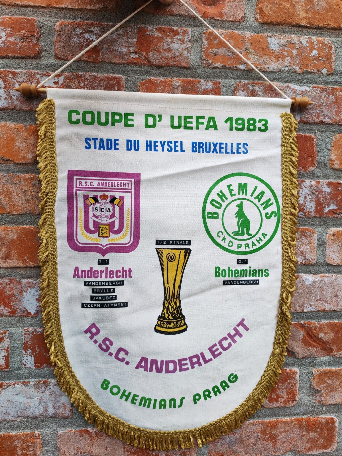 Demi-finale de la Coupe d'Europe 1983 du RSC Anderlecht Boh, Enlèvement ou Envoi