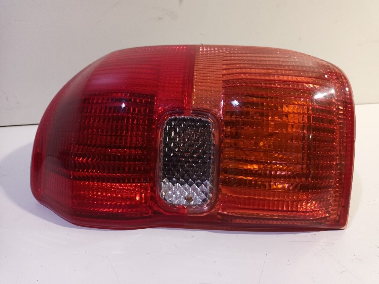 Achterlicht carrosserie rechts Toyota RAV4, Onderdelen@venauto.nl, Van der Ven Autorecycling B.V., Ettenseweg 76, 4706 PB Roosendaal, The Netherlands