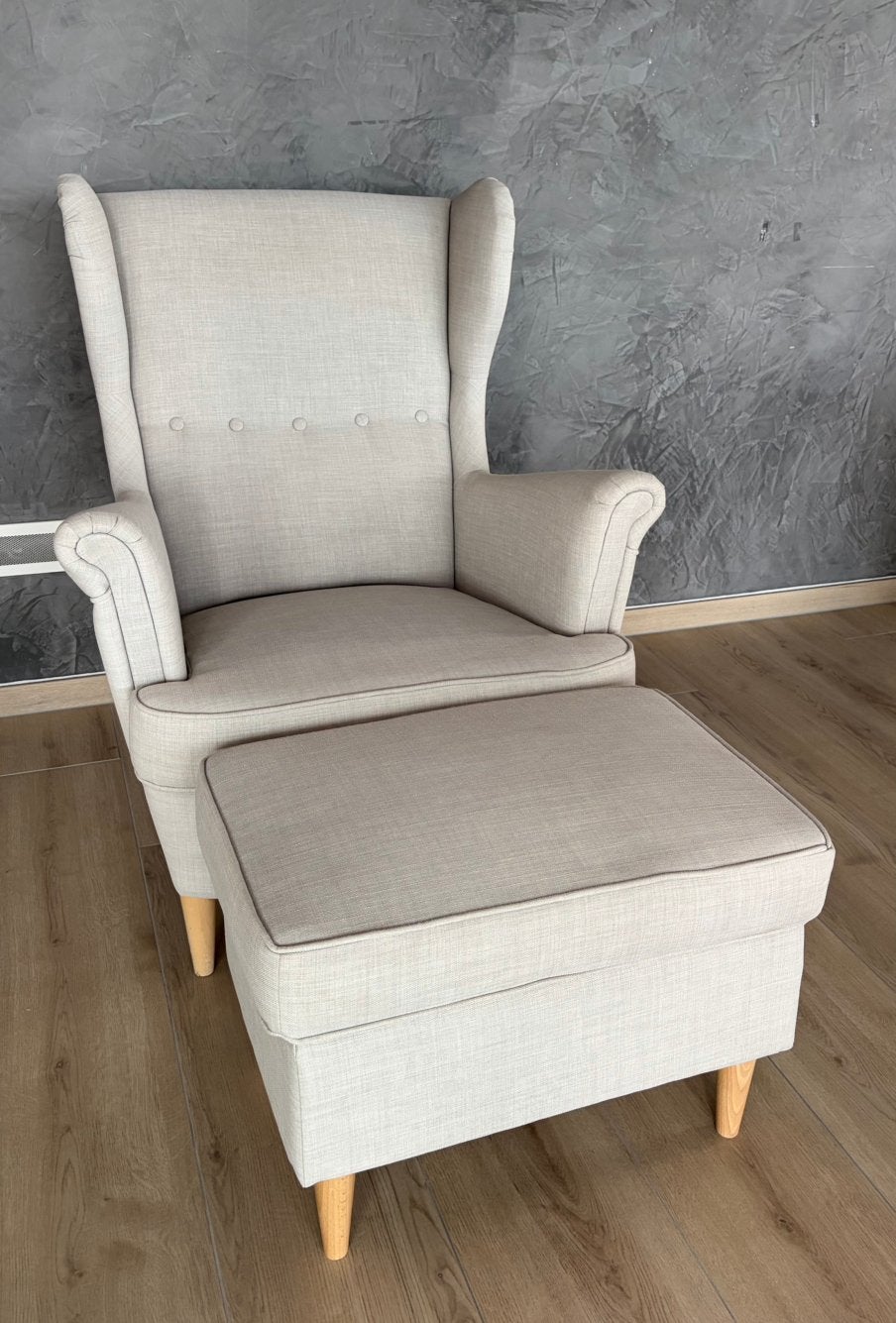 IKEA Strandmon Oorfauteuil met Hocker / Voetenbank – beige, Huis en Inrichting, Fauteuils, Ophalen, Zo goed als nieuw, Stof