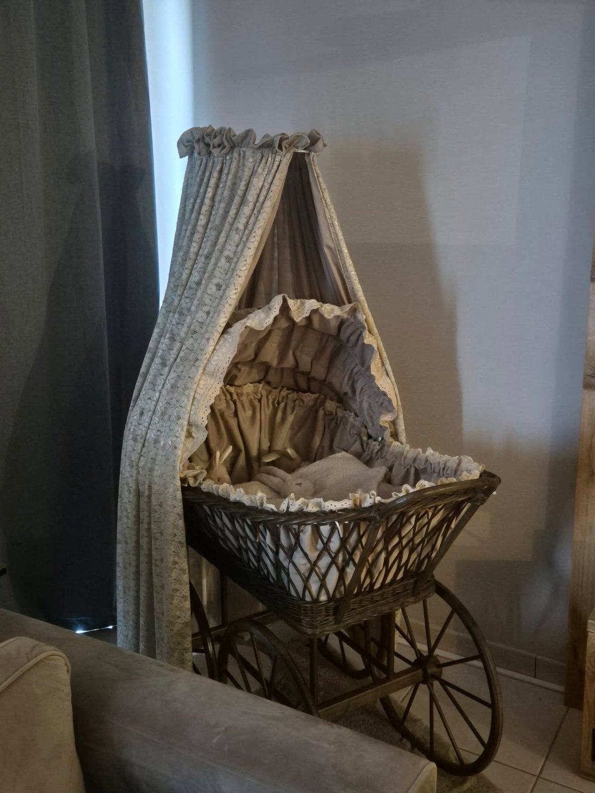 Prachtige vintage rieten babywieg met vol nieuwe bekleding, Enlèvement, Comme neuf, Berceau