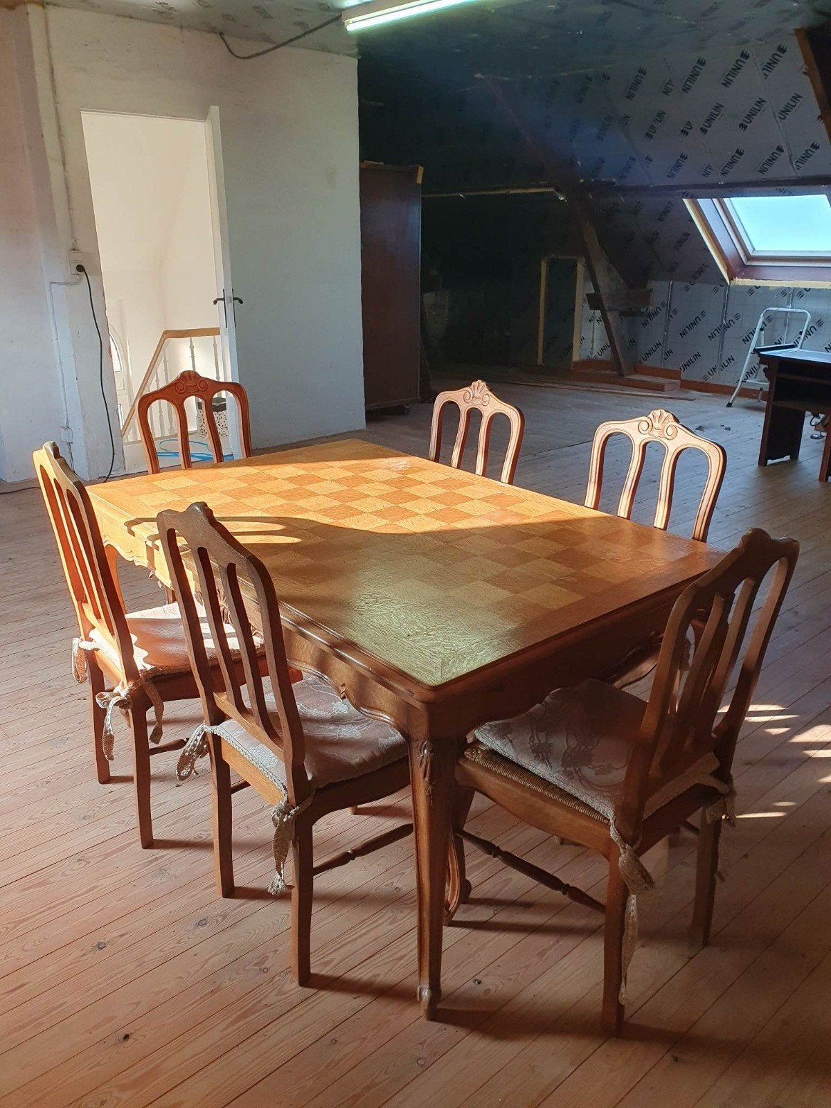 verlengbare tafel met 6 stoelen, Ophalen