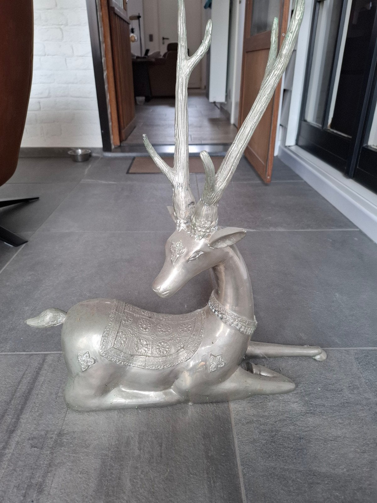 HERT IN ZILVERGRIJS, Enlèvement, Sculpture, Gris, Métal