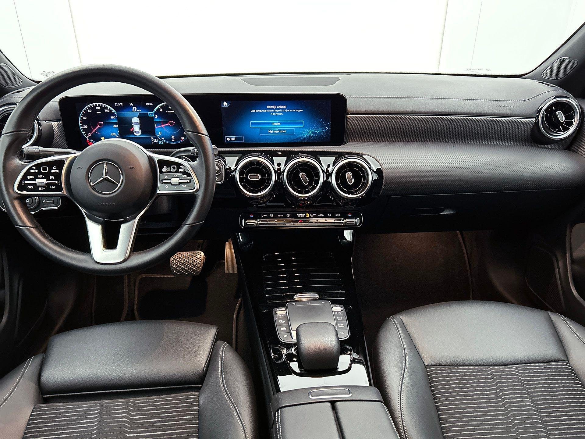 Mercedes-Benz CLA-Klasse 180 Coupé Business Line | Verwarmd, Auto's, Mercedes-Benz, Stof, Gebruikt, 4 cilinders, 136 pk