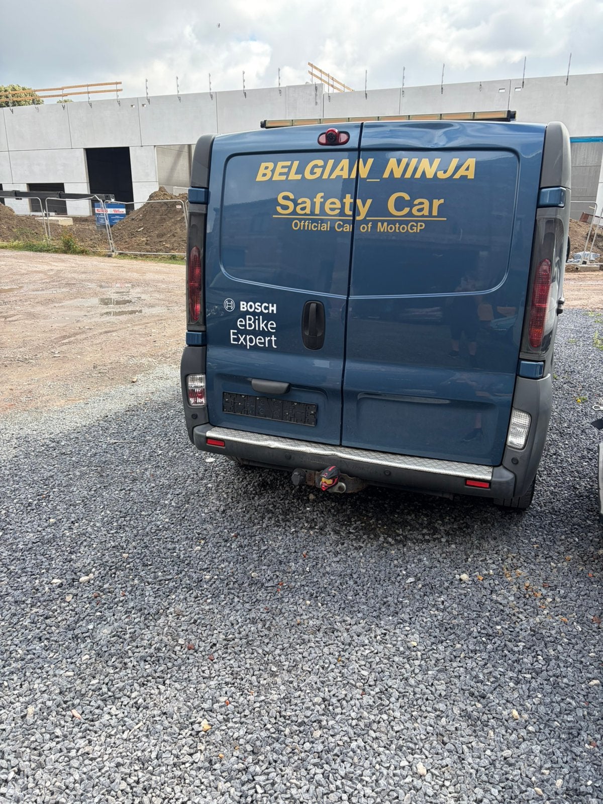 Te koop Renault trafic 2.5, Auto's, Bestelwagens en Lichte vracht, Automaat, Stof, Diesel, Grijs