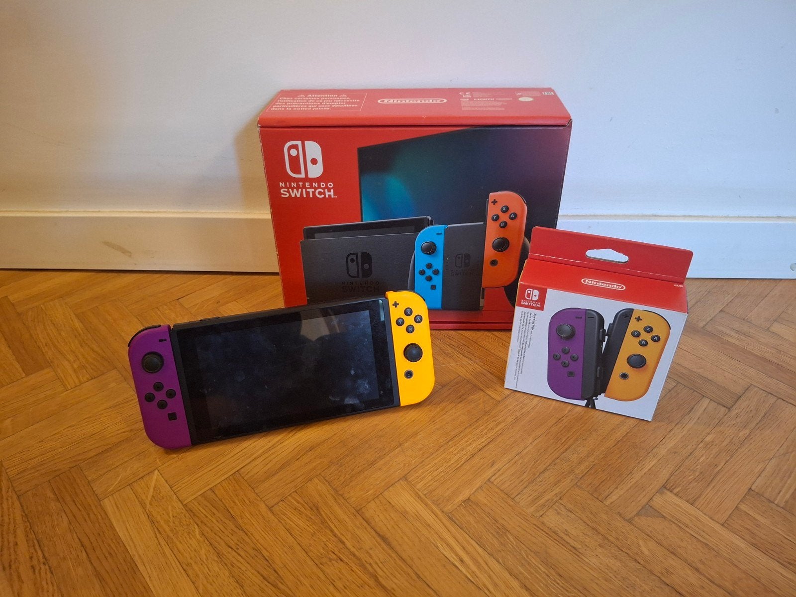 Nintendo switch oranje/paars, Ophalen, Gebruikt, Met 3 controllers of meer, Switch 2019 Upgrade