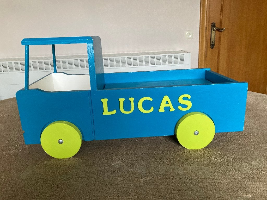 Auto in hout met de naam Lucas gebruikt als presentatiestuk, Collections, Sachets de sucre, Enlèvement ou Envoi