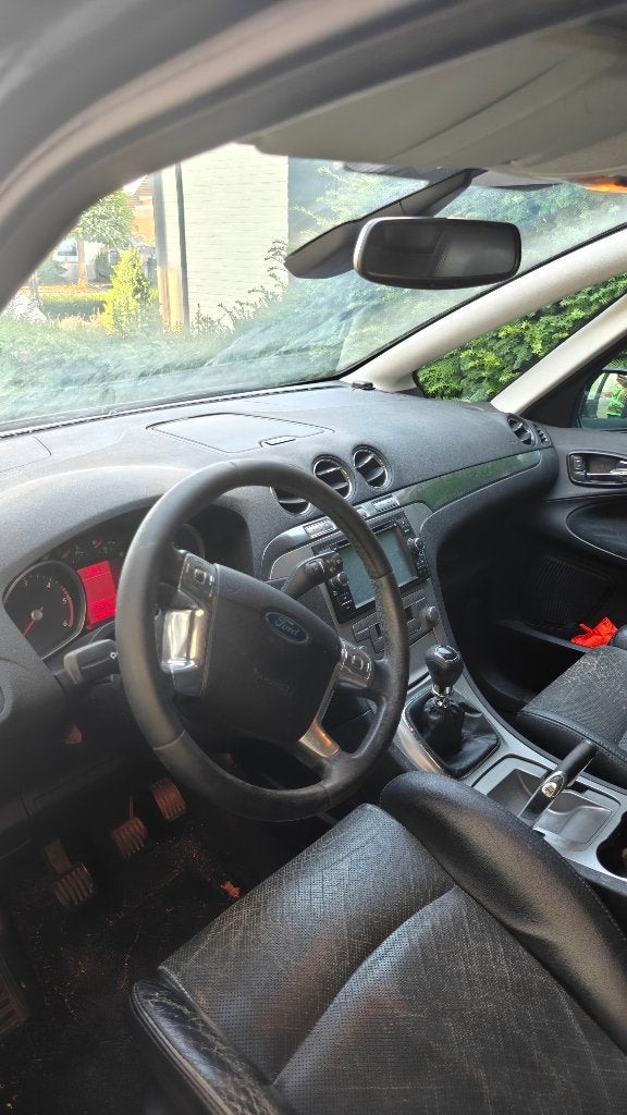 Ford Smax, Autos, Argent ou Gris, 7 places, Noir, 5 portes