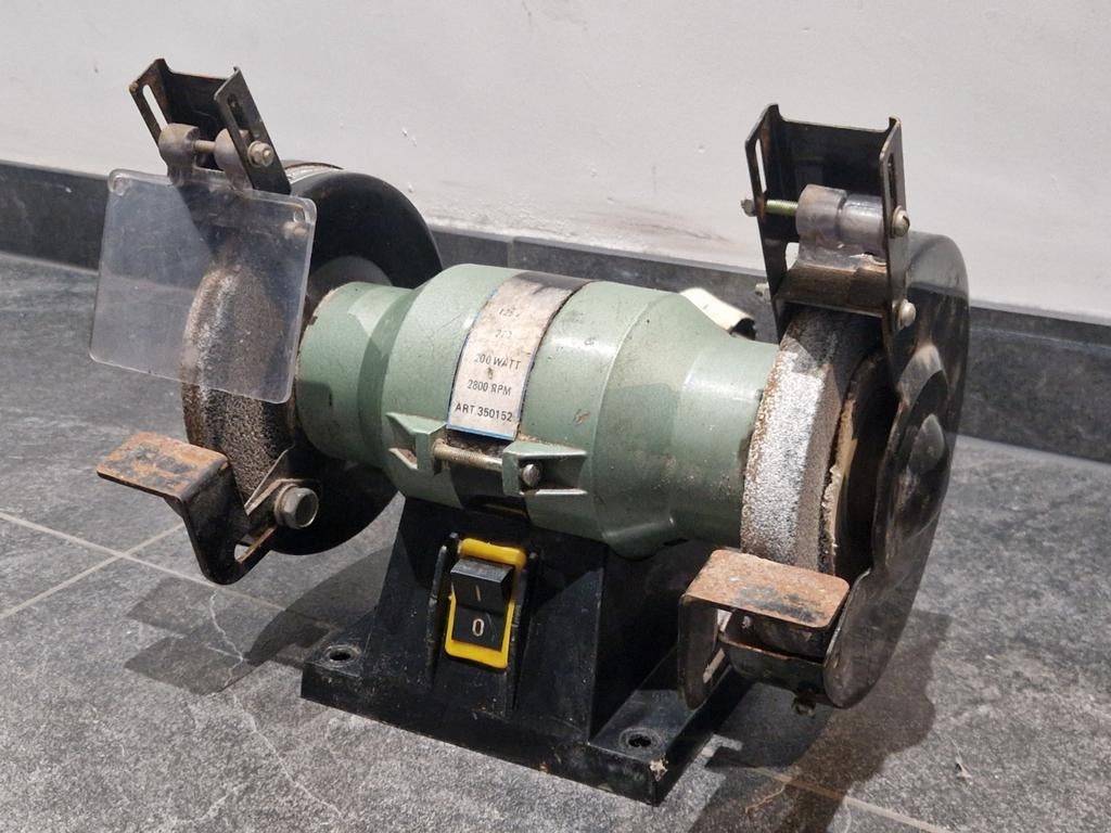 Dubbele tafelslijpmachine, Ophalen, Minder dan 700 watt, Werkbankslijpmachine