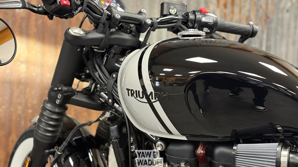 Custom Triumph Bobber: Classic Rocker, Motoren, Traction Control, 2 cilinders, Occasion, Bedrijf