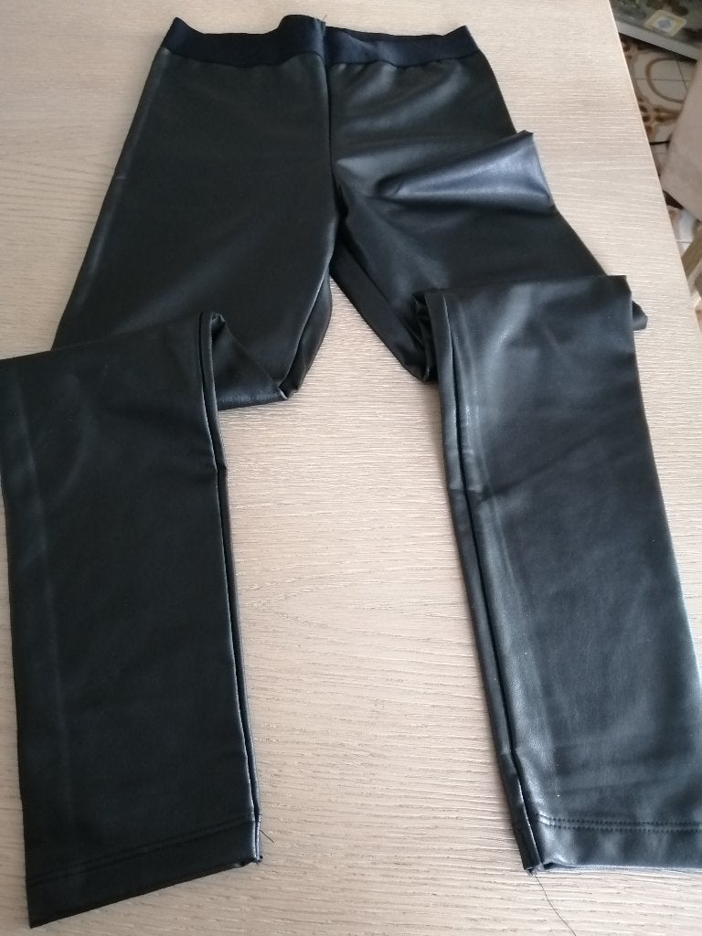 zwarte leder look broek 152 - 158, Kinderen en Baby's, Kinderkleding | Maat 152, Ophalen of Verzenden, Zo goed als nieuw, Meisje
