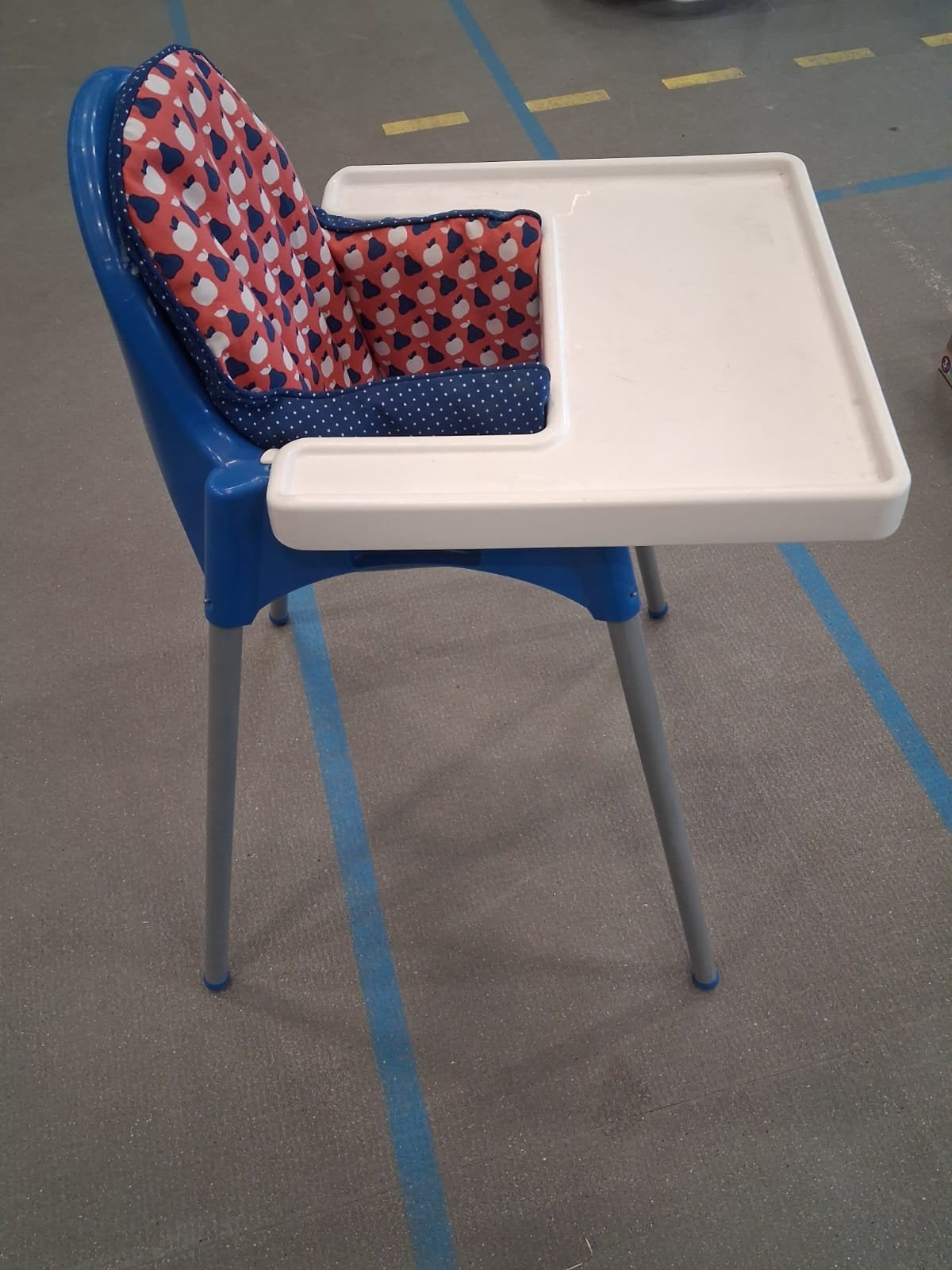 Ikea eetstoel wit met rugkussen, Kinderen en Baby's, Ophalen, Gebruikt