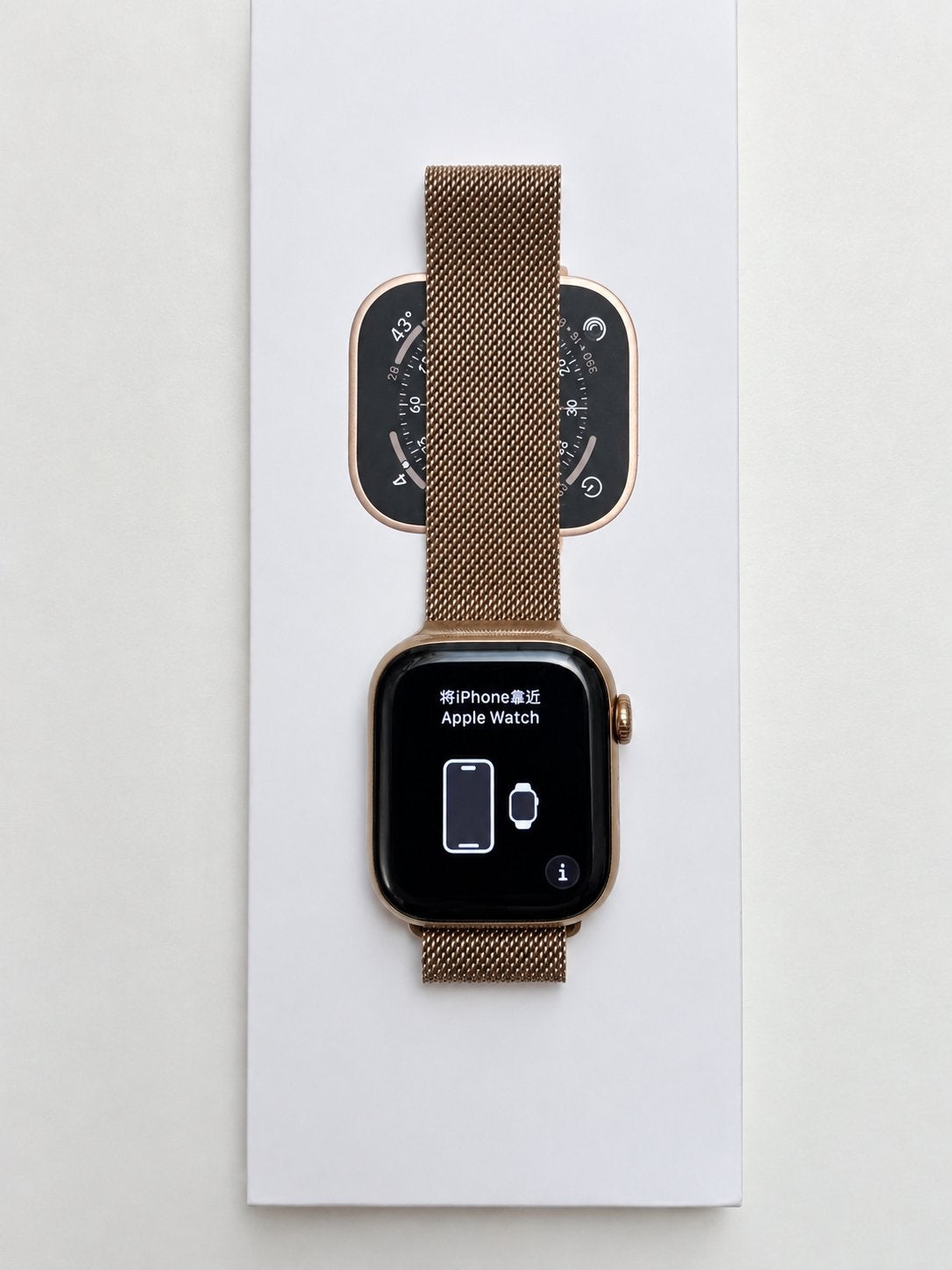 Apple Watch Series 11 42mm – Gold Titanium – Milanese Loop, Ophalen of Verzenden, Zo goed als nieuw, Apple