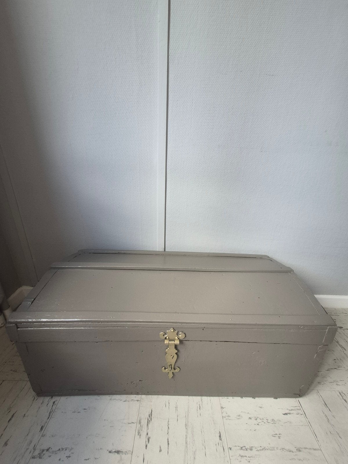 Coffre en bois gris souris, Maison & Meubles, Enlèvement