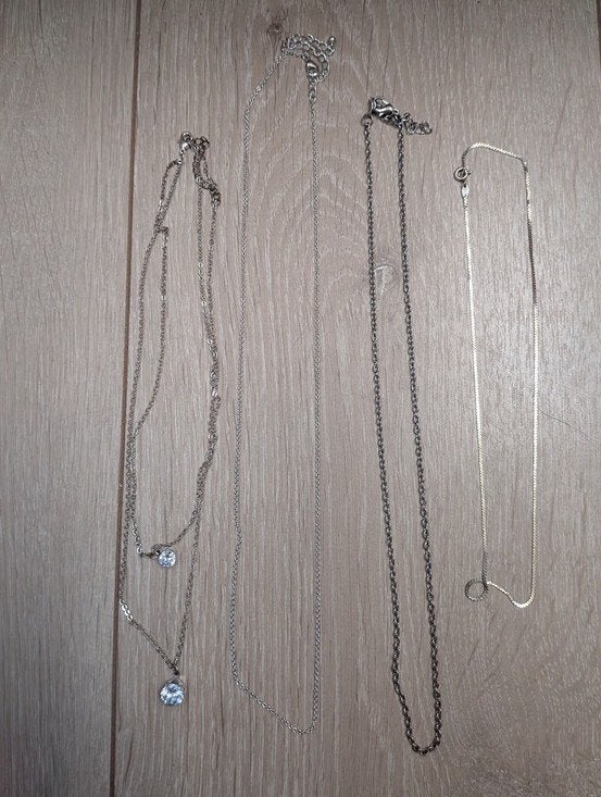 bijoux - 4 chaînes de couleur argentée, Bijoux, Sacs & Beauté, Colliers, Enlèvement, Utilisé, Argent, Argent