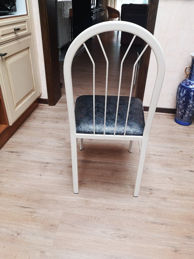 4 witte metalen keukenstoelen met grijze zitting, Huis en Inrichting, Ophalen