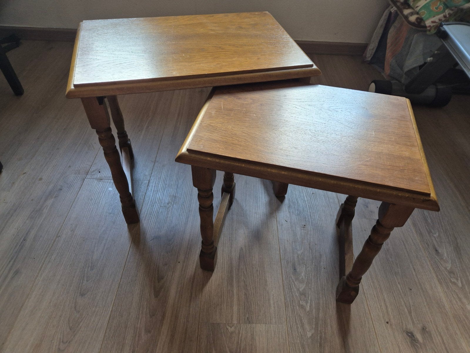 Set van 2 houten bijzettafeltjes, Antiek en Kunst, Ophalen