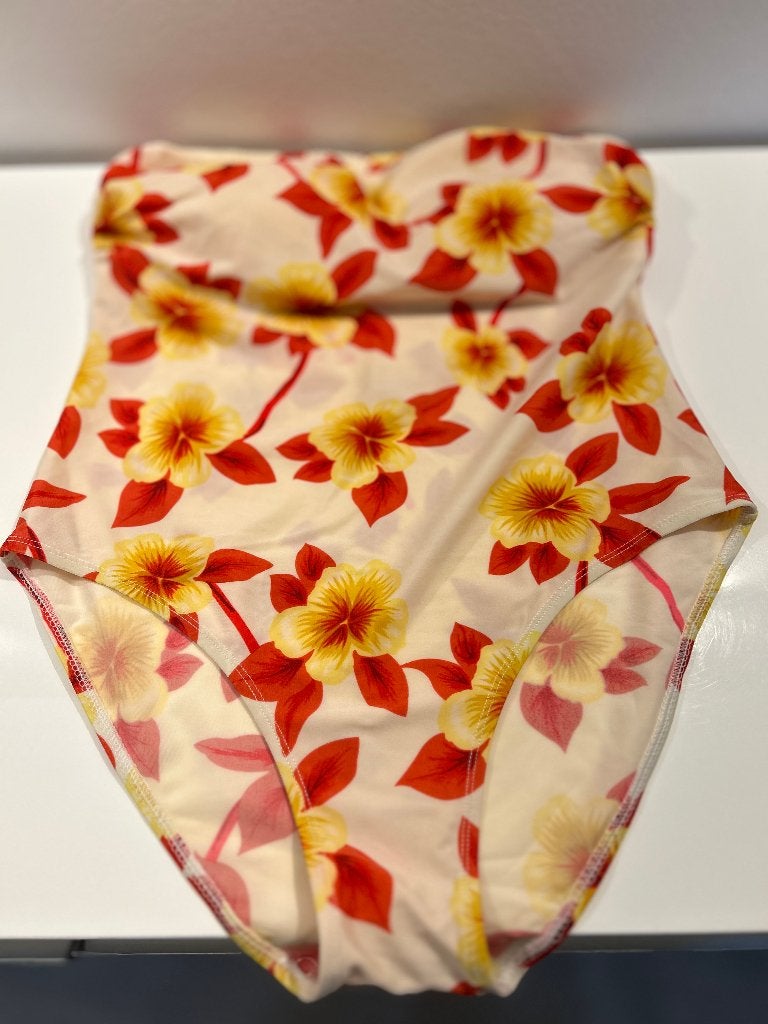 Giani Feroti beige badpak met bloemen, Kleding | Dames, Badmode en Zwemkleding, Giani Feroti, Beige, Badpak, Ophalen of Verzenden