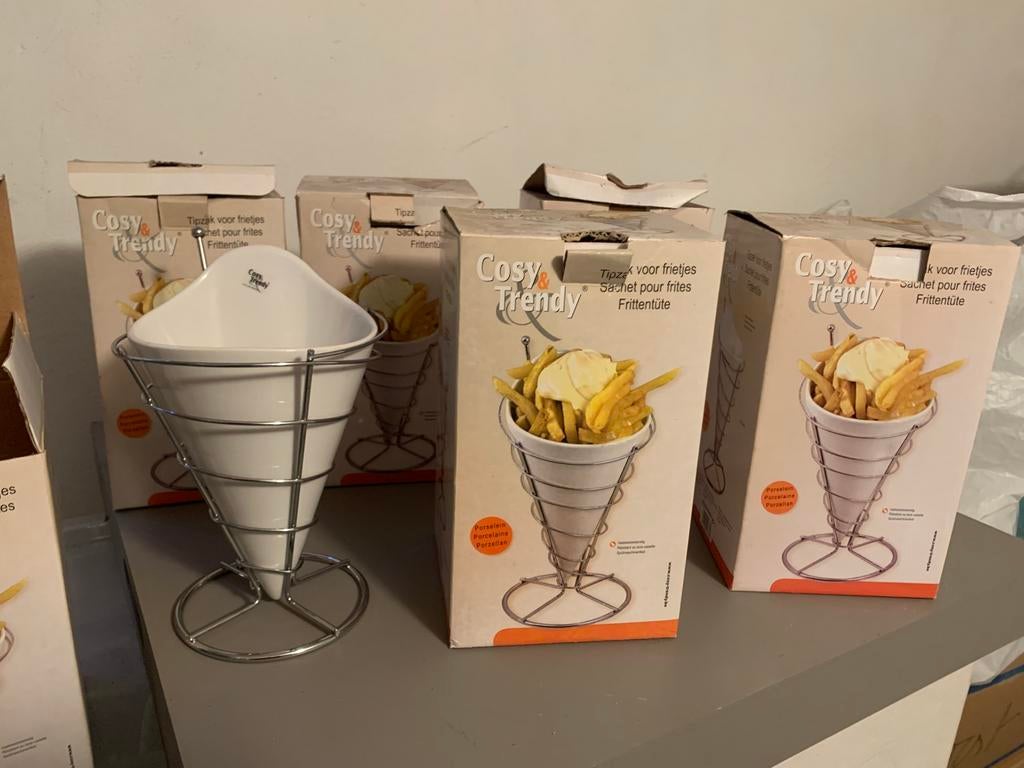 Tipzak voor  frietjes Porselein, Ophalen, Porselein
