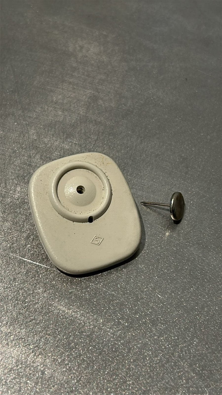 300 winkel beveiligingstags / alarmtags met pinnen, Doe-het-zelf en Bouw, Ophalen of Verzenden, Gebruikt