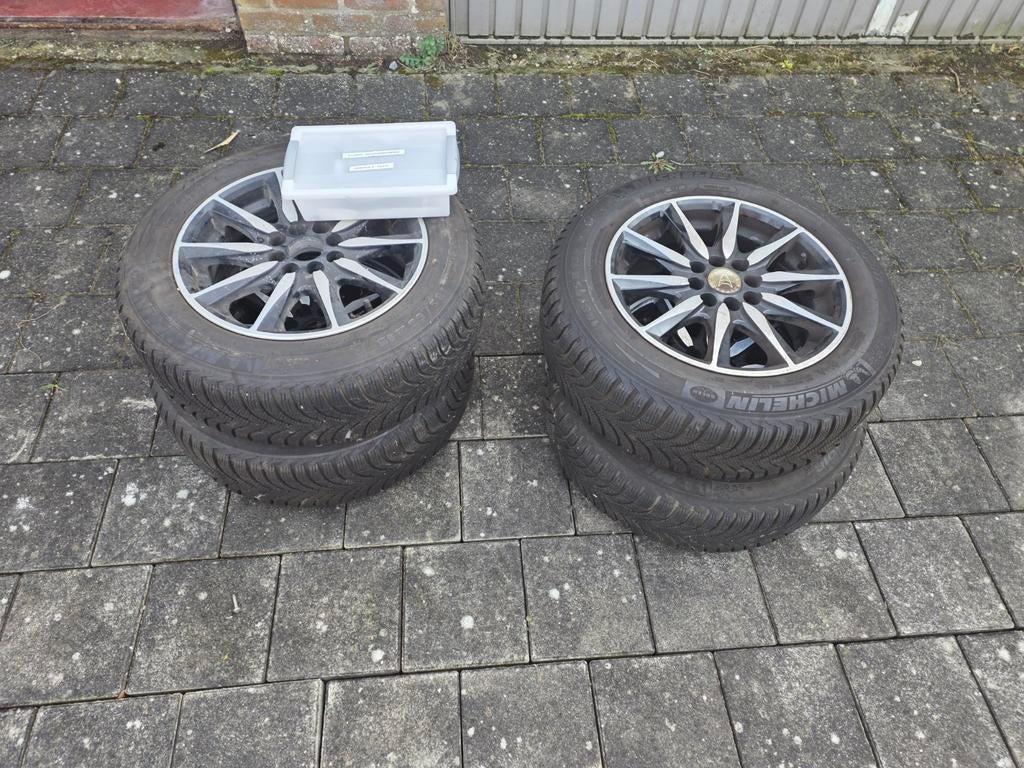 Winterbanden nieuw verkoop wegens niet meer in bezit auto, Ophalen, 15 inch, Banden en Velgen, Nieuw
