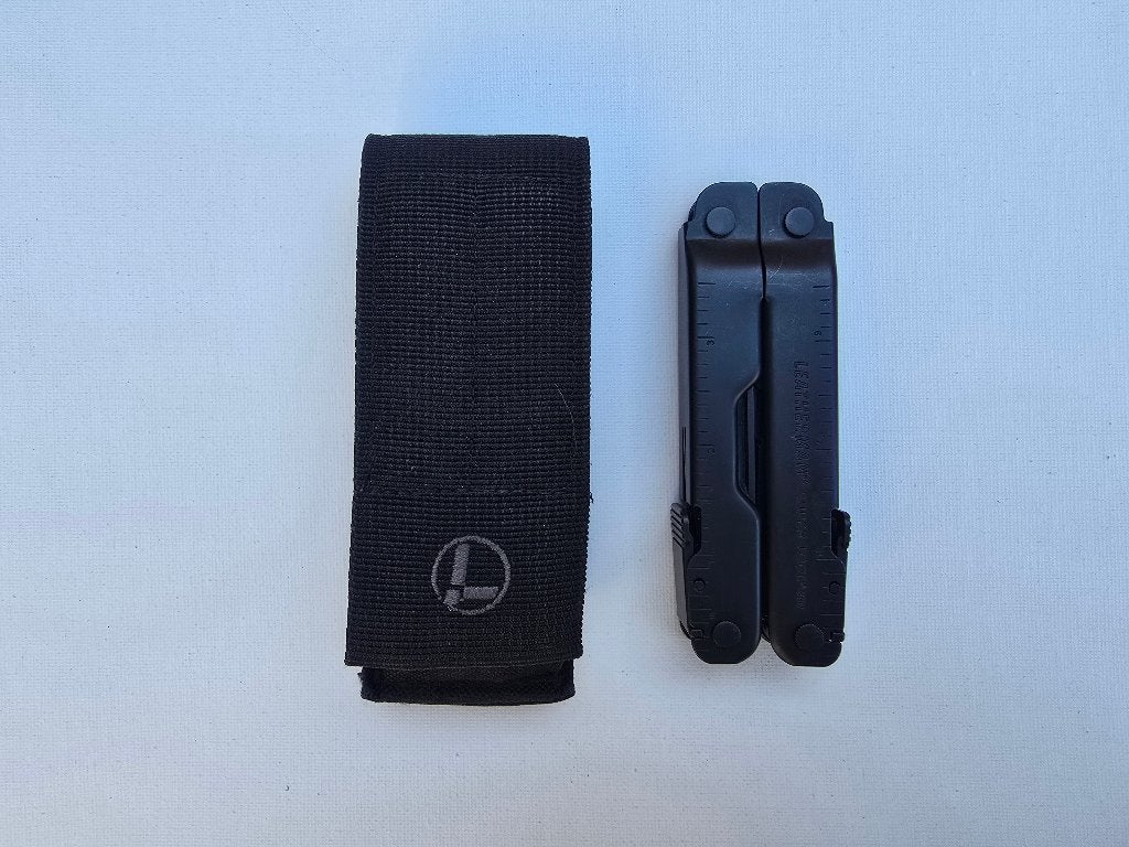 Leatherman SuperTool 300 noir + pochette en très bon état, Enlèvement ou Envoi, Utilisé