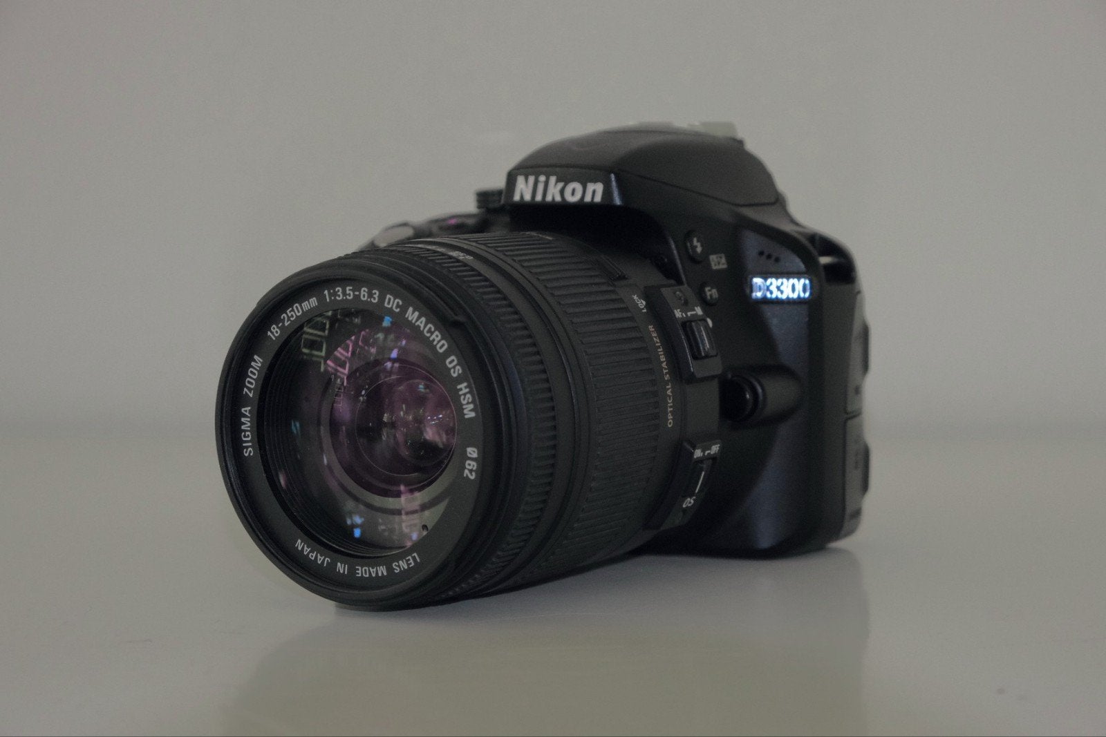 Nikon D3300 met 18-250mm, amper gebruikt, TV, Hi-fi & Vidéo, Sangle de transport, Enlèvement, 8 fois ou plus, 24 mégapixels