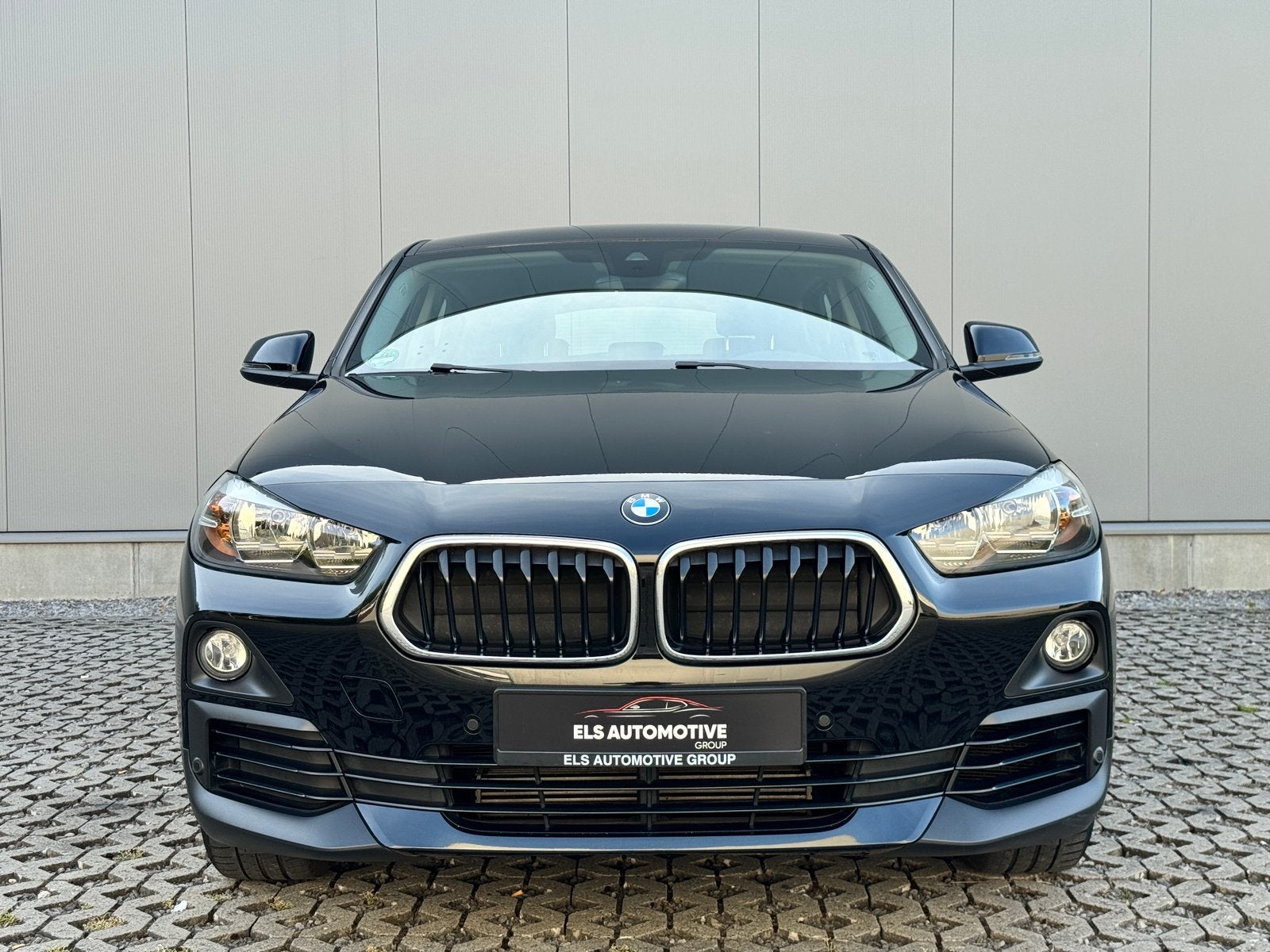 BMW X2 sDrive MHEV Automaat – Black on Black – BMW Historiek, Auto's, Automaat, X2, Zwart, Bedrijf