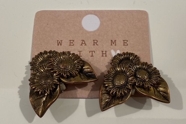 Goudkleurige clipsoorbellen met bloemen, Ophalen of Verzenden, Zo goed als nieuw, Goud, Knopjes of Stekers