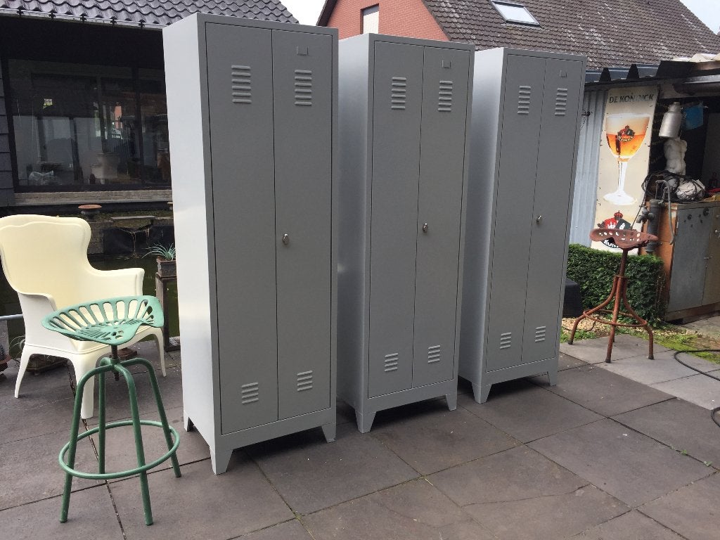 Metalen kasten / lockerkasten met schappen . Als nieuw, Huis en Inrichting, Ophalen, Zo goed als nieuw