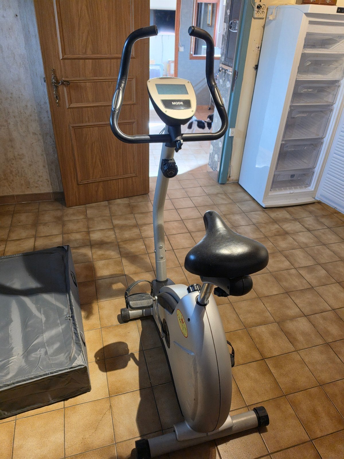 Vélo de fitness ou home trainer compact avec ordinateur d'en, Enlèvement, Comme neuf, Jambes, Vélo d'appartement