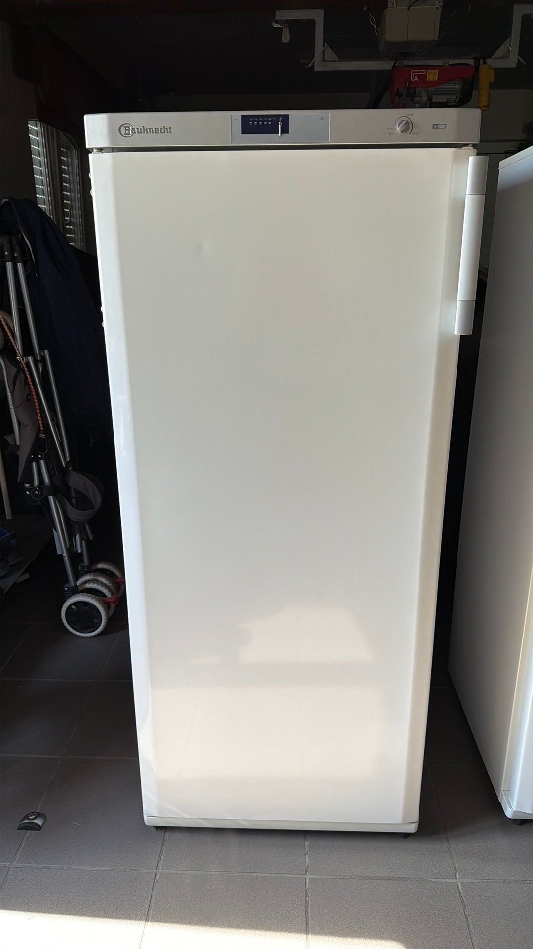 Diepvries kast Bauknecht 140 cm hoog en 59 cm breed, Ophalen, Zo goed als nieuw, Vrijstaand