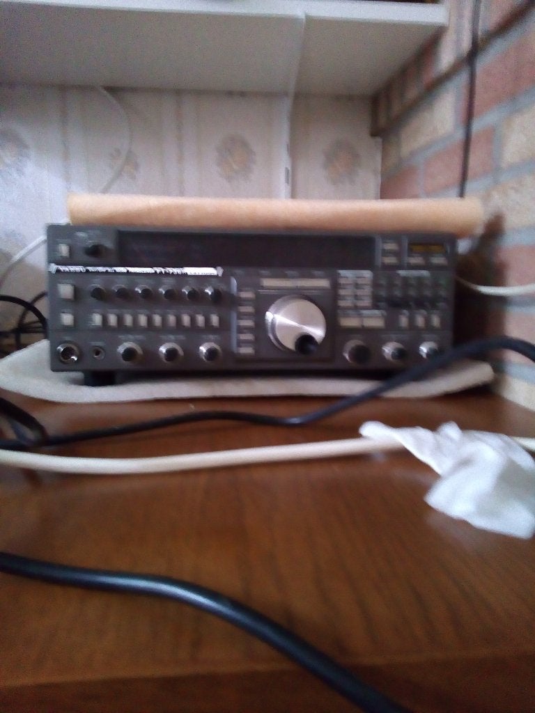 aesu vhf/uhf FT 236R, Telecommunicatie, Ophalen, Zo goed als nieuw, Zender