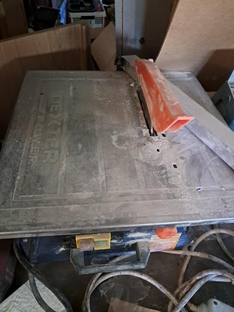Coupe-carrelage électrique DEXTER 750W – fonctionne parfaite, Bricolage & Construction, Enlèvement