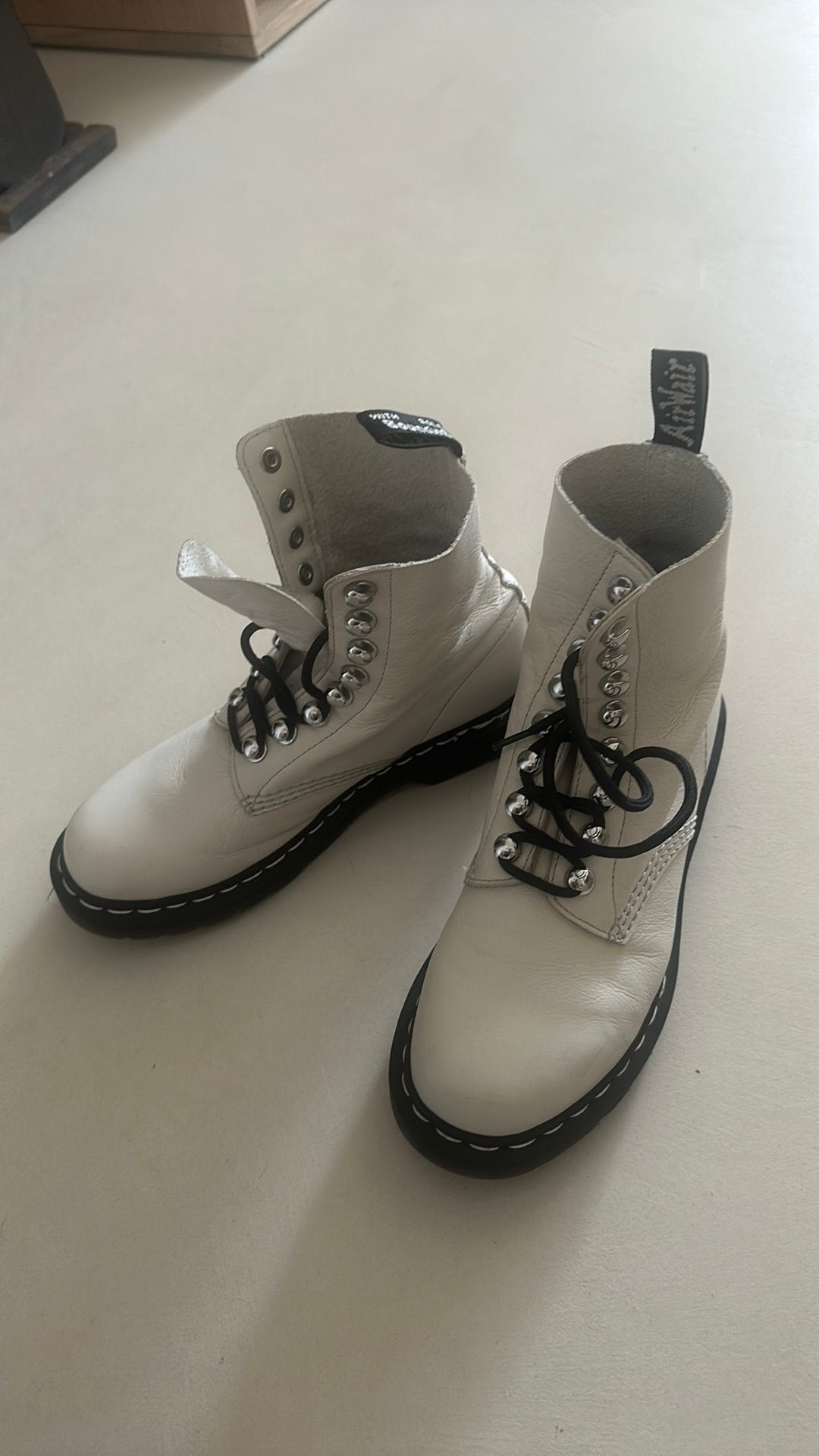 Dr. Martens 1460 Pascal wit – maat 39, Kleding | Dames, Ophalen of Verzenden, Gedragen, Wit