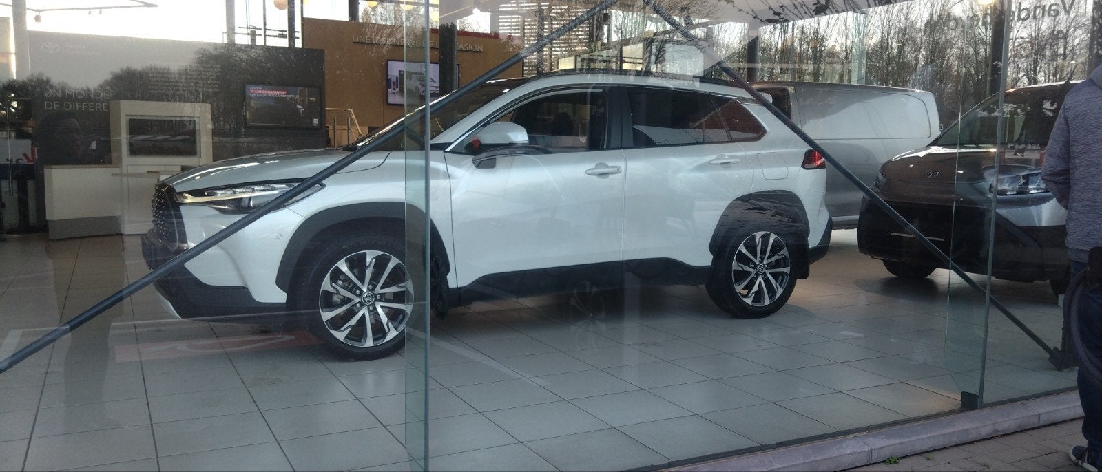 Équipement haut de gamme de la Toyota Corolla Cross, Autos, Cuir, 116 g/km, Achat, Euro 6