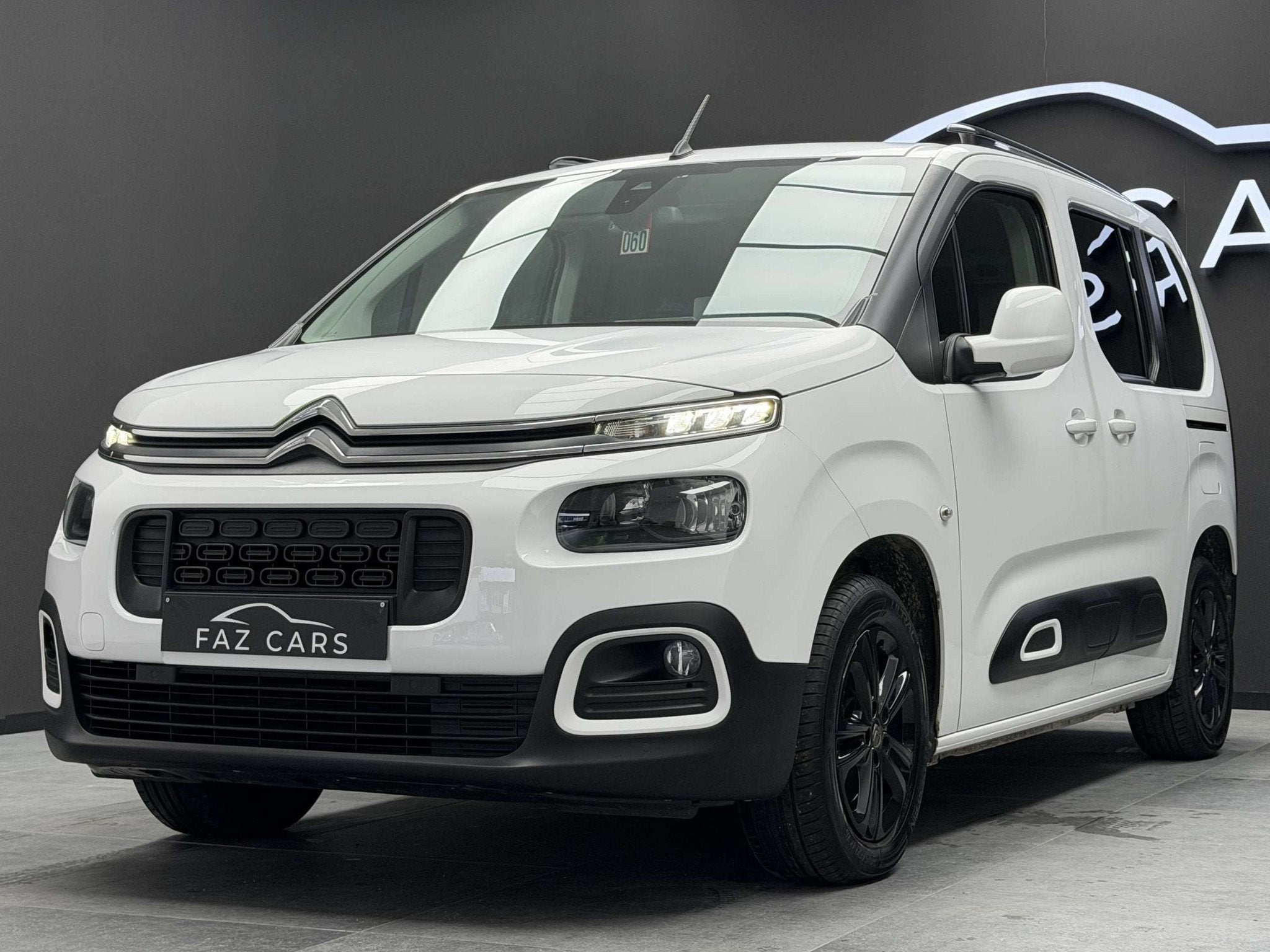 Citroën Berlingo 1.5 BlueHDi M Shine *1ER PROP + CAMERA + G, Autos, Citroën, Achat, Euro 6, Entreprise, 2135 kg