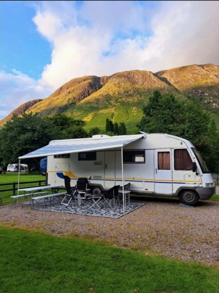 Luxe mega camper Eura Mobil, 8 mètres et plus, Fiat, Boîte manuelle, Jusqu'à 6
