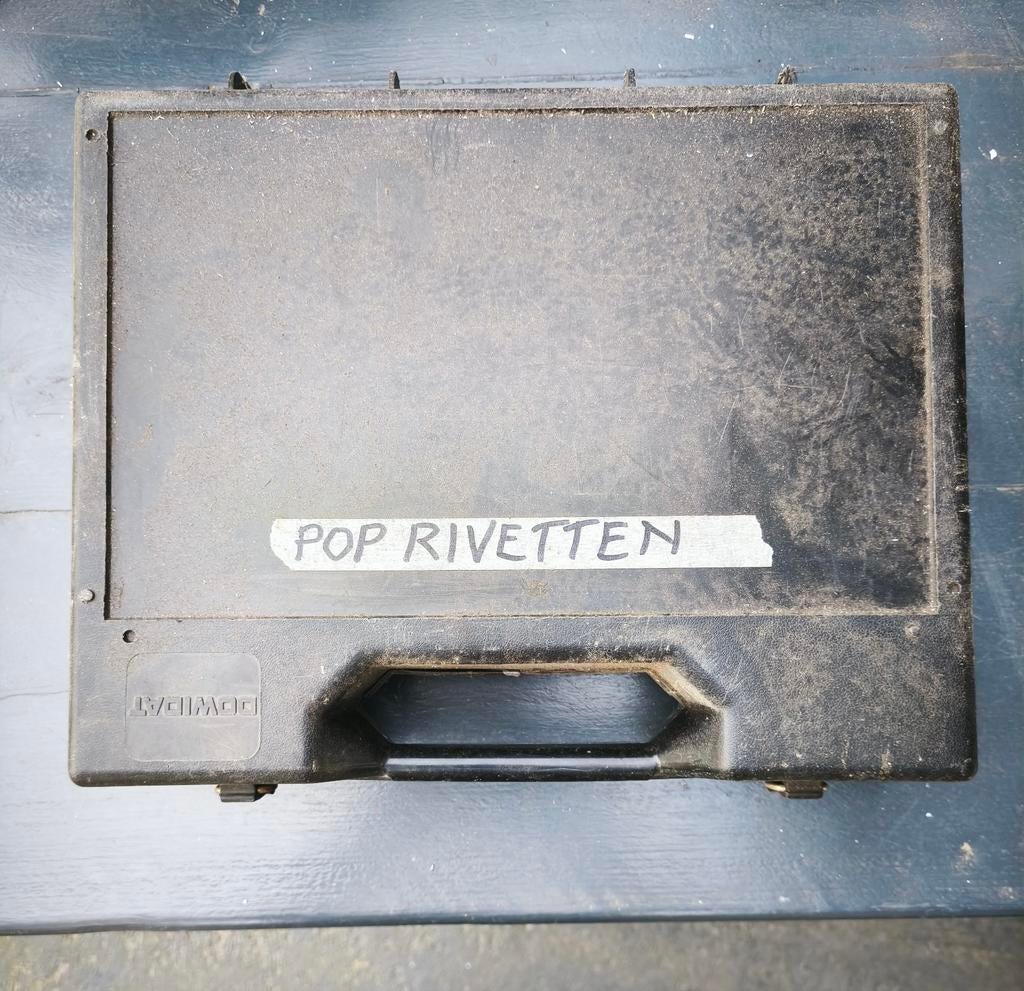 Pop revetten., Ophalen
