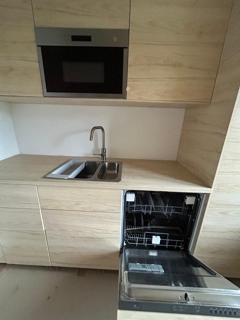 Cuisine moderne d'aspect bois clair avec appareils intégrés, Enlèvement, Comme neuf, Bois, Cuisine à mur double