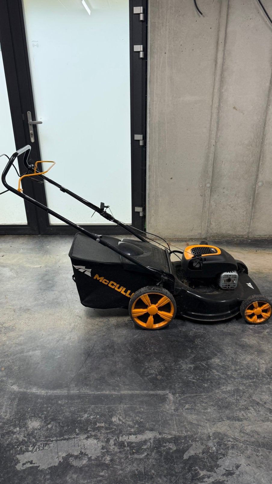 McCulloch grasmaaier met betrouwbare Briggs & Stratton motor, Enlèvement, Utilisé, Tondeuses à gazon à essence, Bac de ramassage