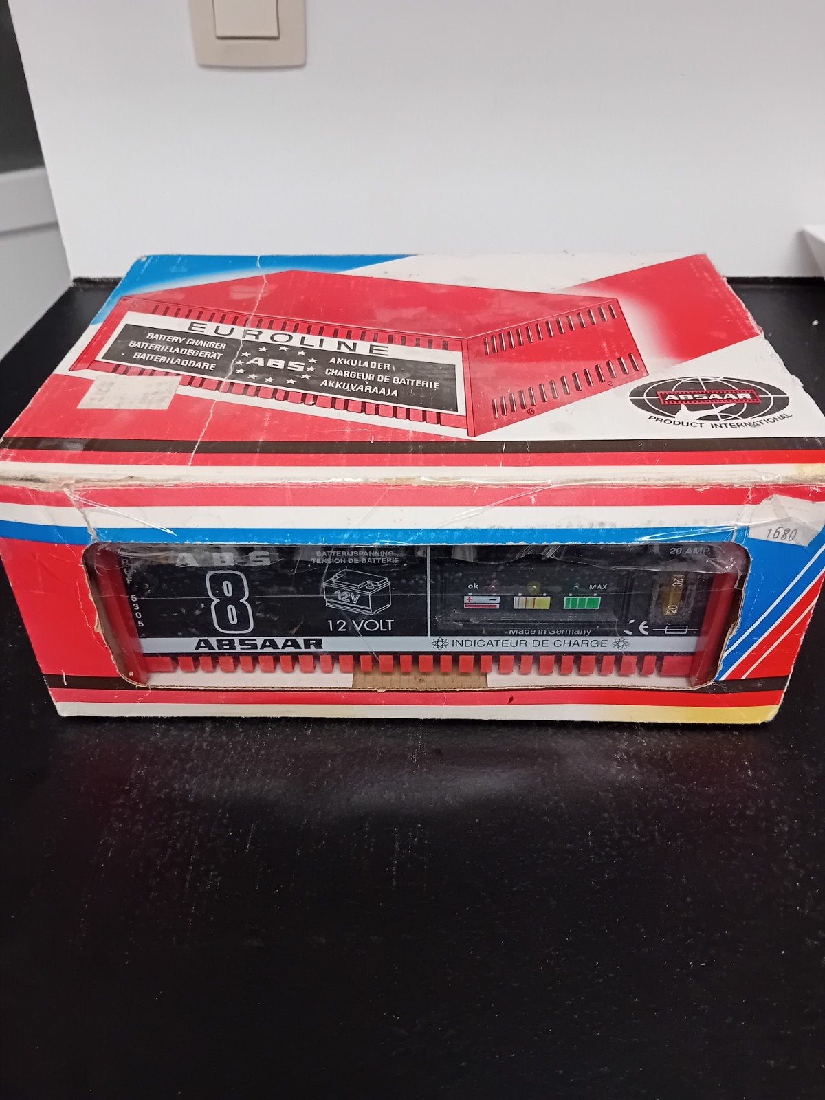 Chargeur de batteries 12 volts comme neuf Pour voiture ou mo