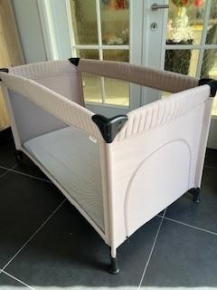 Kinderbed + matrasje, Kinderen en Baby's, Kinderkamer | Bedden, Ophalen, Zo goed als nieuw, Minder dan 140 cm, Matras