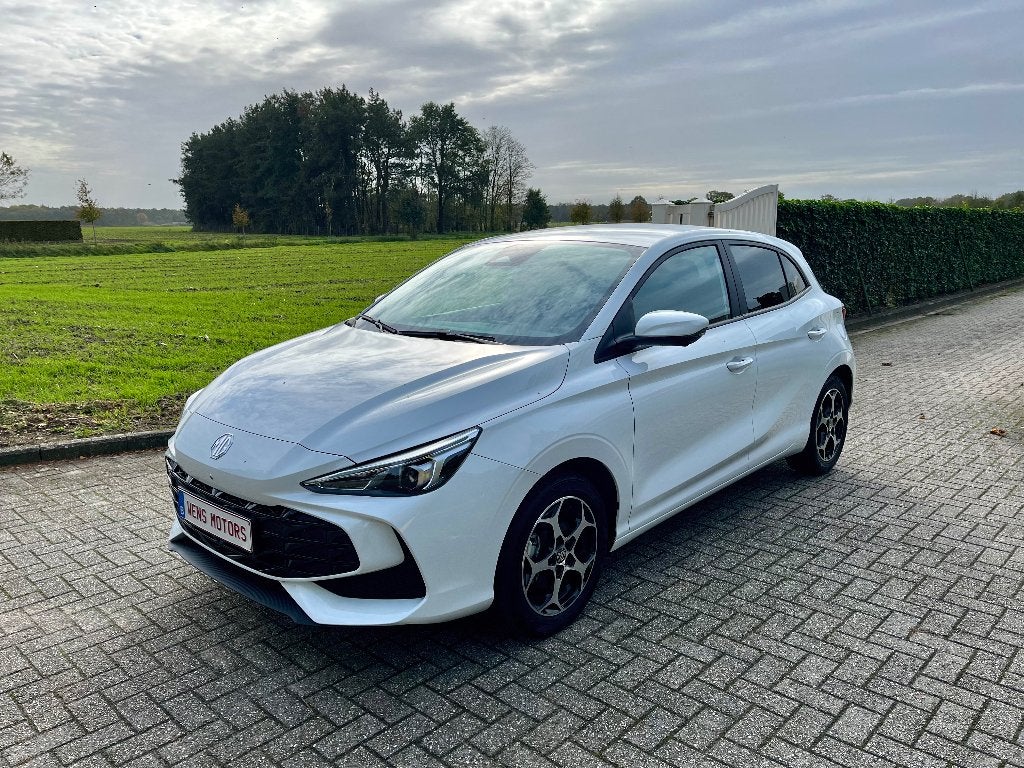 MG MG3 LUXURY HYBRIDE 2025 360/Carplay/ACC Fabrieksgarantie!, Auto's, Dealer onderhouden, 4 cilinders, Leder en Stof, 1490 cc