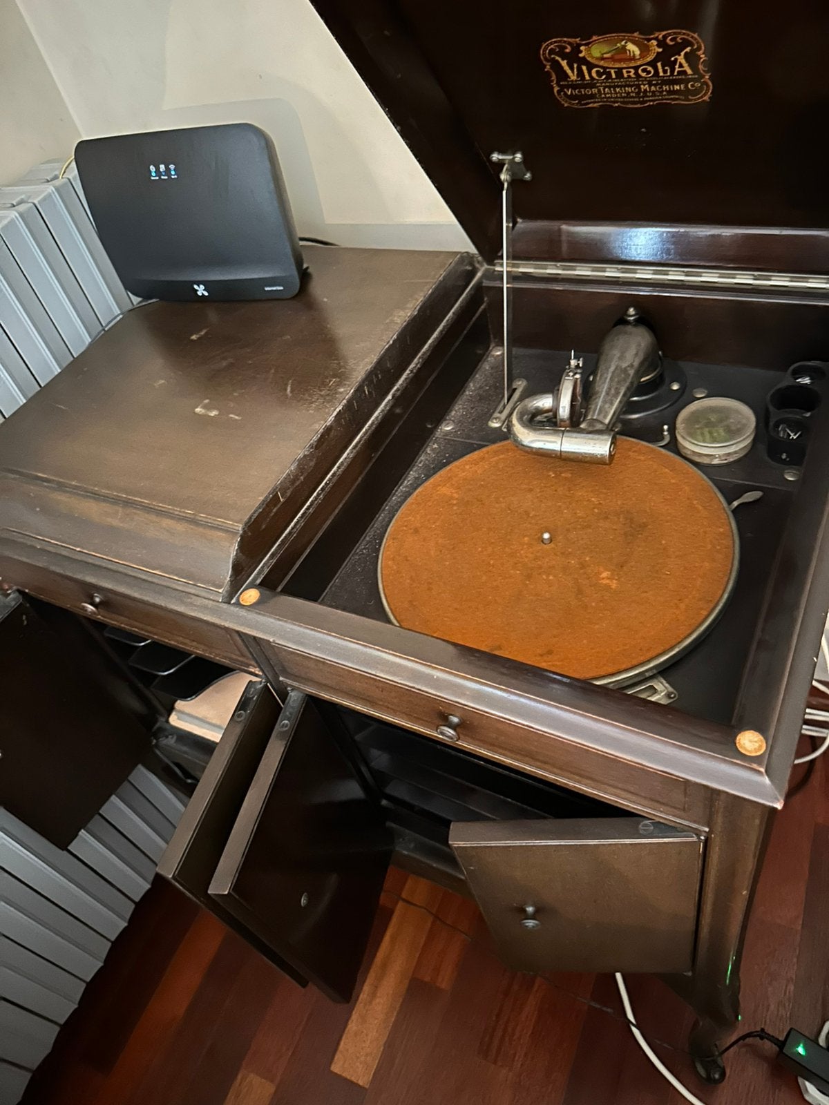 Victrola talking machine, Antiek en Kunst, Antiek | Tv's en Audio, Ophalen