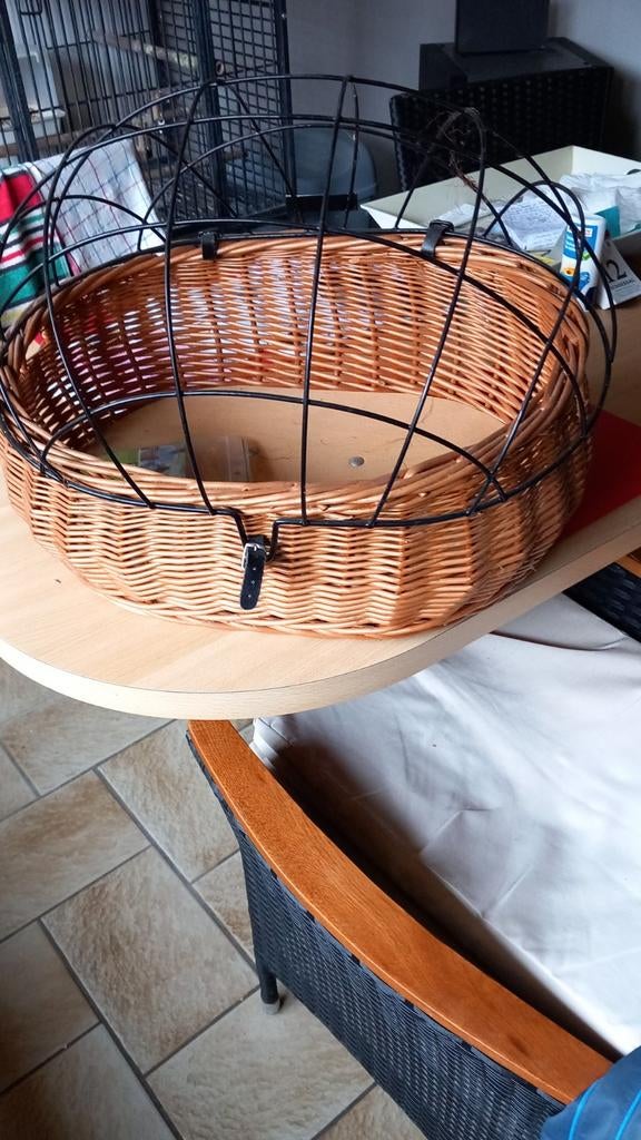 Fietsdrager voor klein huisdier hondje of katje., Ophalen, Zo goed als nieuw, Fietsmand, Stuurbevestiging