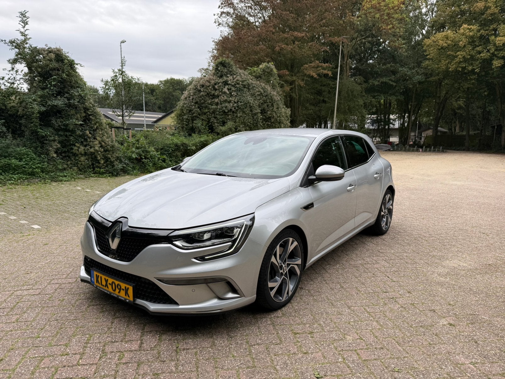 Renault Megane GT 1.6 205PK Grijs 2018, Auto's, Automaat, Dealer onderhouden, Alcantara, Particulier